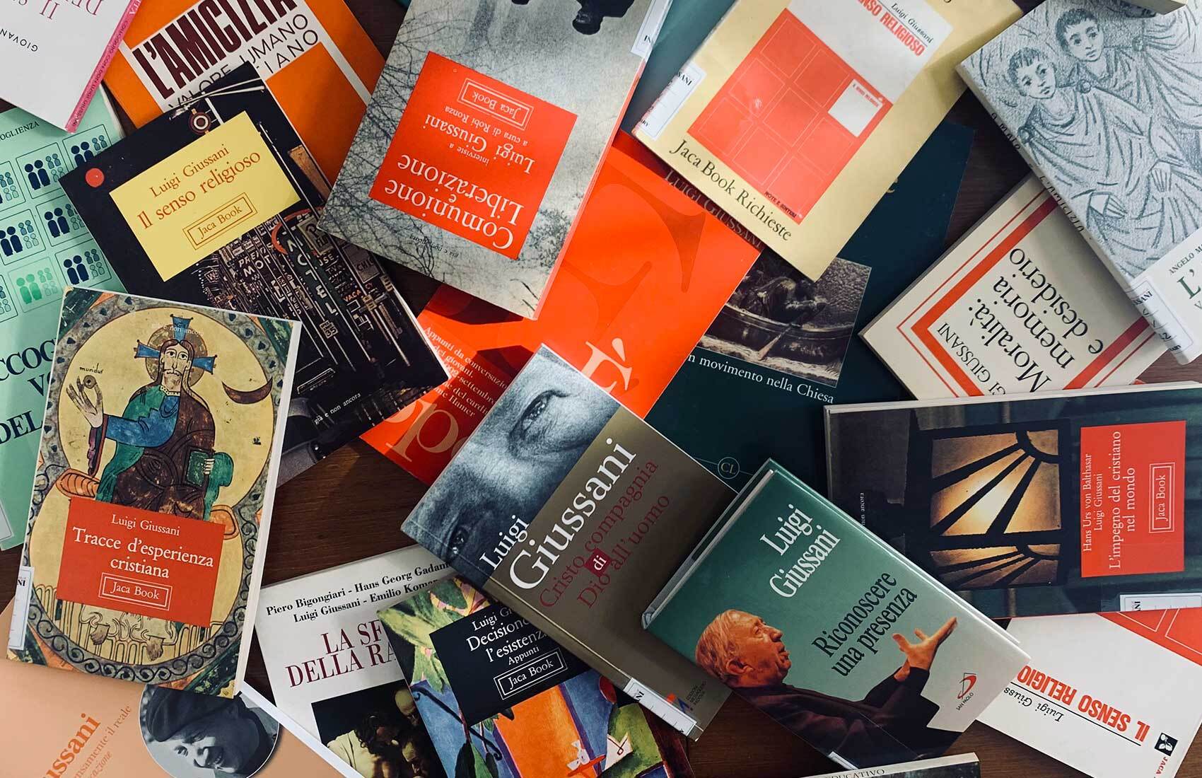 Immagine che raffigura una serie di Libri di e su Don Luigi Giussani